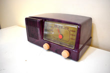 Charger l&#39;image dans la galerie, Purple Haze 1950 General Electric Model 400  Vacuum Tube Radio Hendrix Would Approve! Excellent Condition!