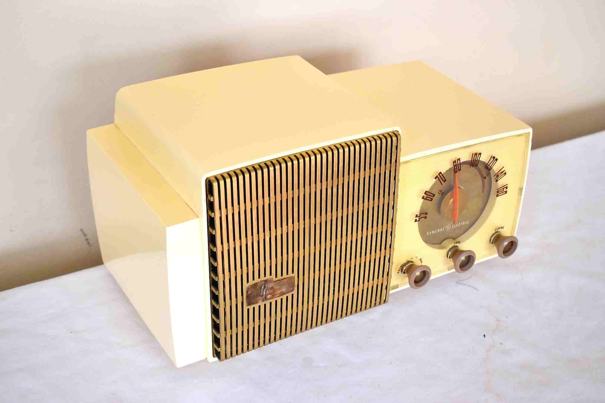 Big White and Gold 1953 General Electric Model 432 Vacuum Tube AM Radio Works Great Big Speaker Sound!