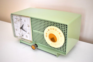 Spring Green 1958 GE General Electric Tube AM Radio Model C-438B Radio Excellent Condition Solid Performer!