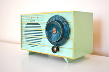 画像をギャラリービューアに読み込む, ピスタチオ グリーン 1955 ゼネラル エレクトリック モデル 457S AM 真空管ラジオ 希少カラー！いいね！