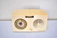 Charger l&#39;image dans la galerie, Bluetooth Ready To Go - Vanilla Ivory 1951 General Electric Model 511F Vacuum Tube AM Radio Beauty! Sounds Great!