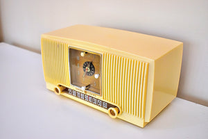 Bluetooth 準備完了 - バニラ アイボリー 1953 ゼネラル エレクトリック モデル 547 AM クロック ラジオの魅力と上品な美しいサウンド!