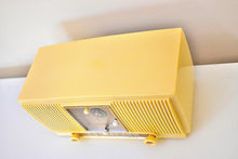 Charger l&#39;image dans la galerie, Bluetooth Ready To Go - Vanilla Ivory 1953 General Electric Model 547 AM Clock Radio Charm and Class Beautiful Sounding!