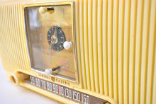 画像をギャラリービューアに読み込む, Bluetooth 準備完了 - バニラ アイボリー 1953 ゼネラル エレクトリック モデル 547 AM クロック ラジオの魅力と上品な美しいサウンド!