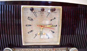 Marble Swirl Burgundy Brown 1954 General Electric Model 577 AM Vacuum Tube Radio Sounds Great! Rare Calendar Clock!