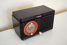 Load image into Gallery viewer, 1952 General Electric Model 60 AM Brown Bakelite Vacuum Tube Clock Radio Lookin Sharp!
