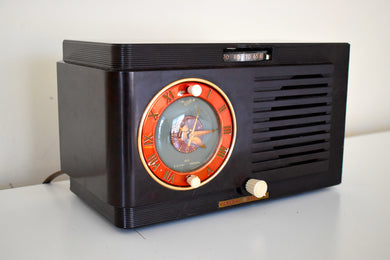 1952 ゼネラル エレクトリック モデル 60 AM ブラウン ベークライト真空管クロック ラジオ 見た目はシャープです。