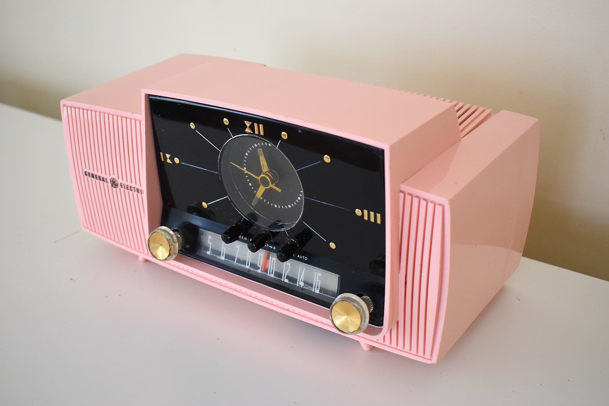 Bluetooth Ready To Go - Princess Pink 1959 GE General Electric Model 913D AM Vacuum Tube Clock Radio