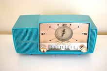 Charger l&#39;image dans la galerie, Aquamarine Turquoise Mid Century 1959 General Electric Model 913D Vacuum Tube AM Clock Radio Beauty Sounds Fantastic!