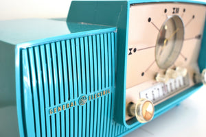 Aquamarine Turquoise Mid Century 1959 General Electric Model 913D Vacuum Tube AM Clock Radio Beauty Sounds Fantastic!