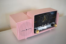 Charger l&#39;image dans la galerie, Pageant Pink 1957 General Electric Model 913D Vacuum Tube AM Clock Radio  Great Sounding Beauty!
