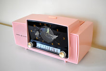 Charger l&#39;image dans la galerie, Princess Pink Mid Century 1958 General Electric Model 913D Vacuum Tube AM Clock Radio Sounds Fantastic Excellent Plus Condition!