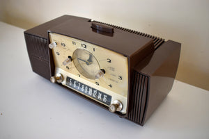 ウォルナット 1958 ゼネラル エレクトリック モデル 913D 真空管 AM クロック ラジオ 素晴らしいプラスコンディション！