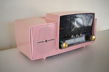 Charger l&#39;image dans la galerie, Pageant Pink 1957 General Electric Model 913D Vacuum Tube AM Clock Radio  Great Sounding Beauty!