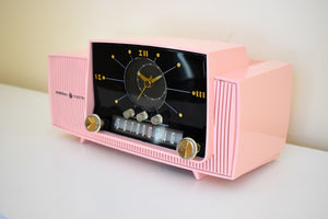 プリンセス ピンク ミッドセンチュリー 1958 ゼネラル エレクトリック モデル 913D 真空管 AM クロック ラジオ 美しいサウンドは素晴らしい、ほぼ新品です。