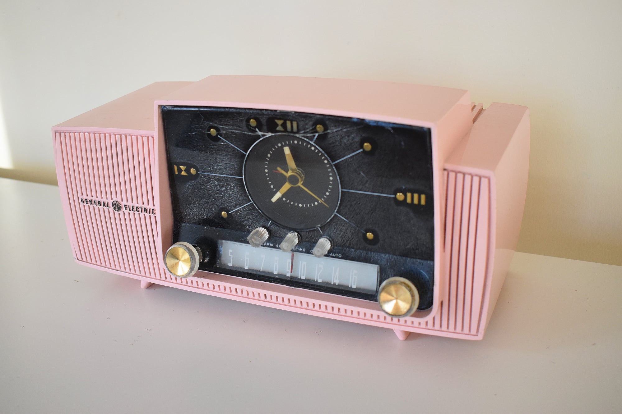Pageant Pink 1957 General Electric Model 913D Vacuum Tube AM Clock Radio  Great Sounding Beauty!