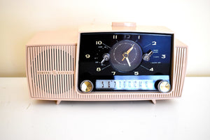 ベージュ ピンク ミッドセンチュリー 1958 ゼネラル エレクトリック モデル 913D 真空管 AM クロック ラジオ ビューティ サウンド ファンタスティック!