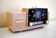 画像をギャラリービューアに読み込む, ベージュ ピンク ミッドセンチュリー 1958 ゼネラル エレクトリック モデル 913D 真空管 AM クロック ラジオ ビューティ サウンド ファンタスティック!