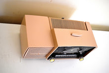 画像をギャラリービューアに読み込む, ベージュ ピンク ミッドセンチュリー 1958 ゼネラル エレクトリック モデル 913D 真空管 AM クロック ラジオ ビューティ サウンド ファンタスティック!