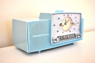 Powder Blue Mid Century 1959 General Electric Model 914D Vacuum Tube AM Clock Radio Beauty Sounds Fantastic Desirable Color!