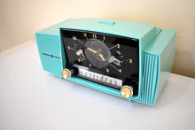 Charger l&#39;image dans la galerie, Seafoam Turquoise Mid Century 1959 General Electric Model 914D Vacuum Tube AM Clock Radio Popular Model Sounds Terrific!