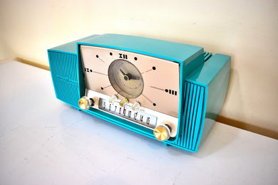 Seafoam Green Mid Century 1959 General Electric Model 914D Vacuum Tube AM Clock Radio Popular Model Sounds Terrific! Rare Sought After Color!