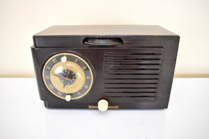 ティンバー ブラウン ベークライト 1952 ゼネラル エレクトリック モデル 514 真空管 AM ラジオ目覚まし時計 素晴らしい状態です。いいね！