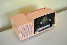 画像をギャラリービューアに読み込む, プリンセス ピンク ミッドセンチュリー 1959 ゼネラル エレクトリック モデル C-416C 真空管 AM クロック ラジオ ビューティー サウンド ファンタスティック!