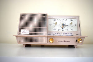 ダスティ ピンク 1957 ゼネラル エレクトリック モデル C420A 真空管 AM クロック ラジオ ニアミント!