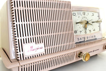 画像をギャラリービューアに読み込む, ダスティ ピンク 1957 ゼネラル エレクトリック モデル C420A 真空管 AM クロック ラジオ ニアミント!