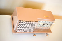 Charger l&#39;image dans la galerie, Dusty Pink 1958 General Electric Model C421A Vacuum Tube AM Clock Radio Near Mint!