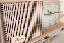画像をギャラリービューアに読み込む, ダスティ ピンク 1958 ゼネラル エレクトリック モデル C421A 真空管 AM クロック ラジオ 素晴らしい状態のサウンドです。