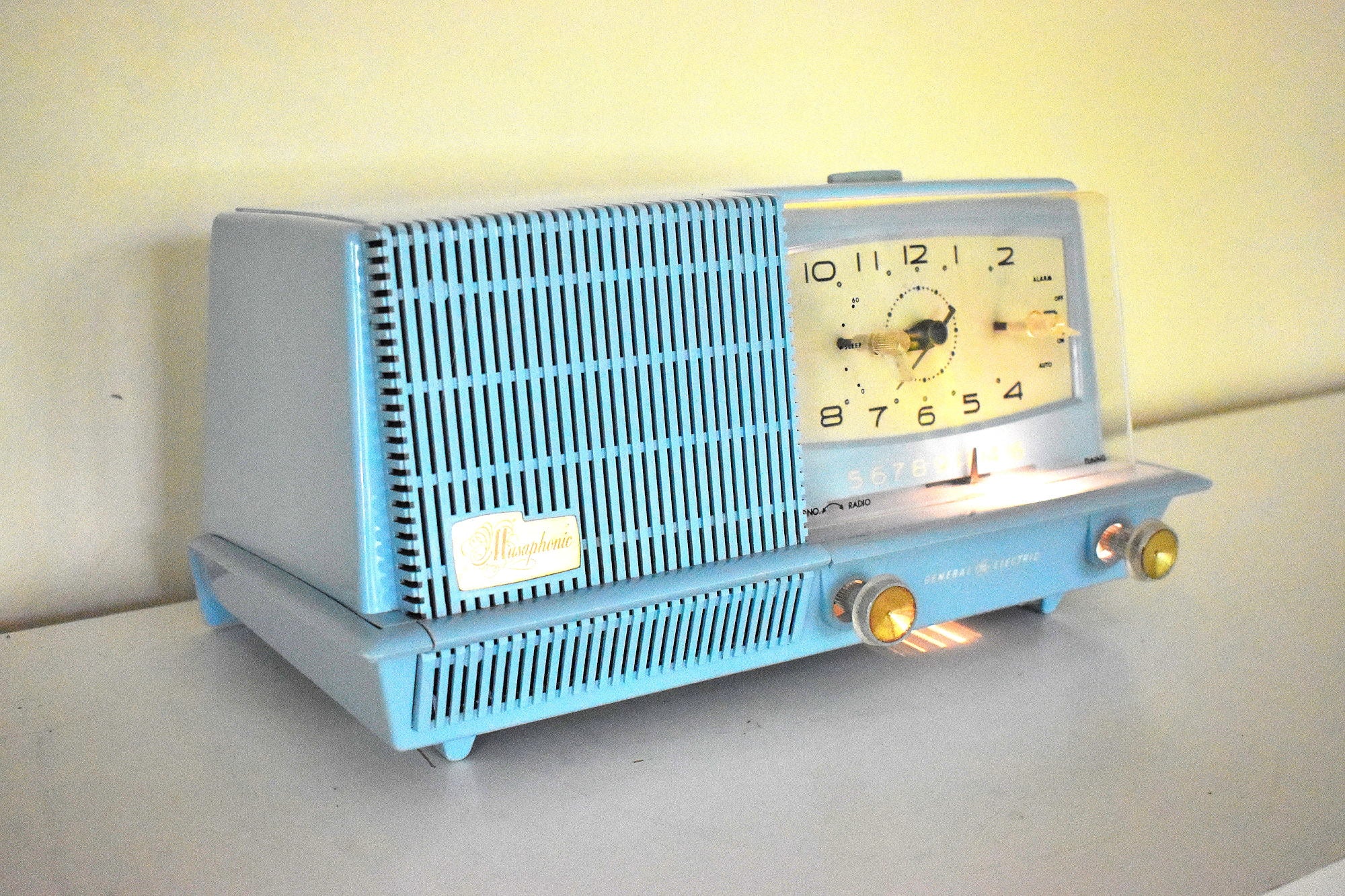Cornflower Blue 1958 General Electric Model C421B Vacuum Tube AM
