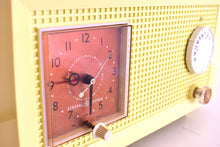 Charger l&#39;image dans la galerie, Daffodil Yellow Vintage 1959 General Electric Model C-435A Tube Radio Brighten Up Your Day!