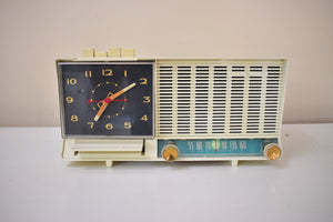 シーフォーム ターコイズ 1960 GE ゼネラル エレクトリック モデル C-451A AM ビンテージ ラジオ ミッドセンチュリーのベルとホイッスル!