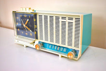 Charger l&#39;image dans la galerie, Seafoam Turquoise 1960 GE General Electric Model C-451A AM Vintage Radio Mid Century Bells and Whistles!