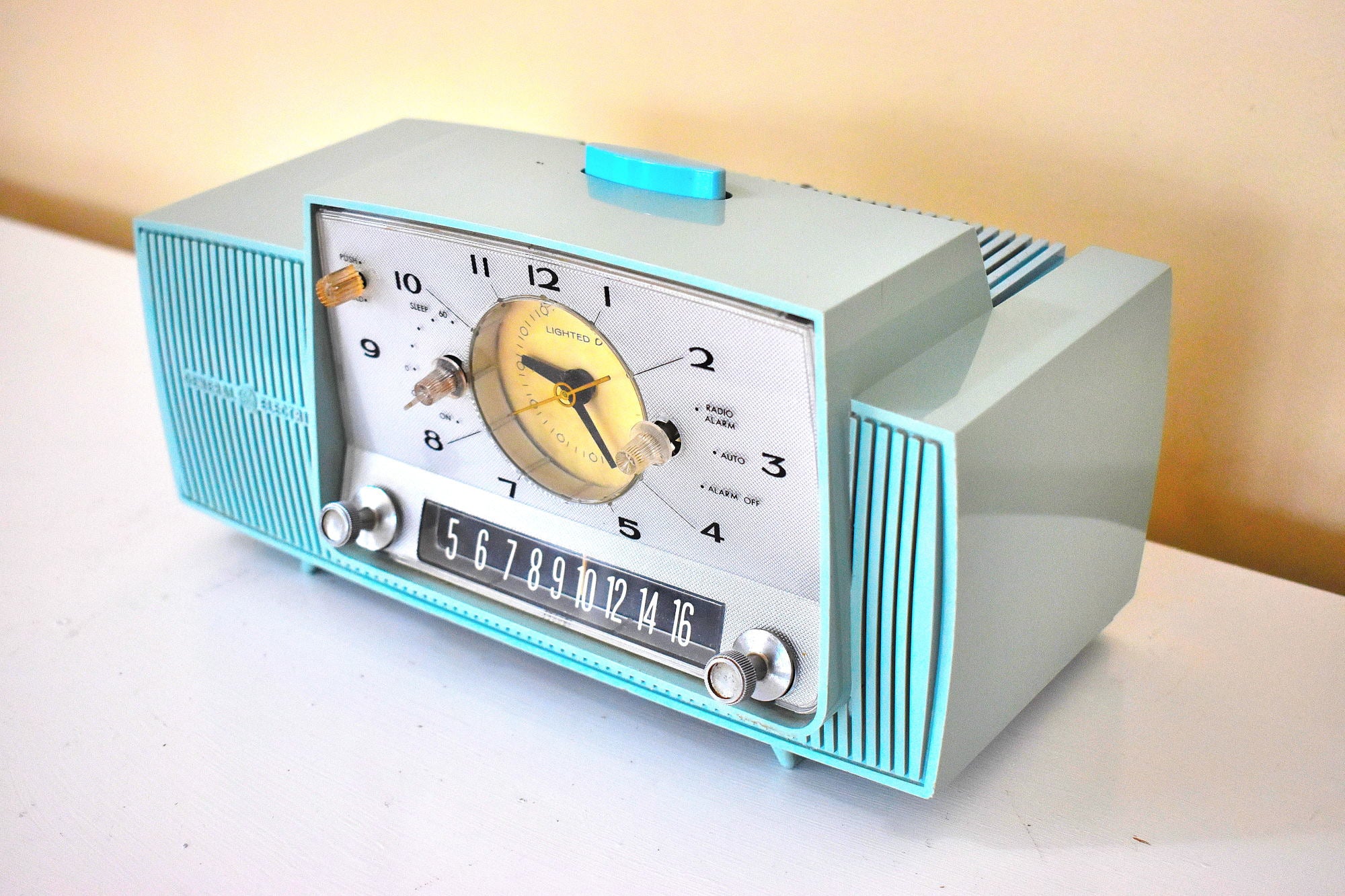 Cornflower Blue 1959 GE General Electric Model C-481A AM Vacuum Tube Clock  Radio Holy Smoke Working Clock Light!