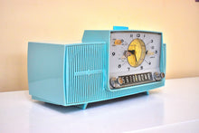 Charger l&#39;image dans la galerie, Cornflower Blue 1959 GE General Electric Model C-481A AM Vacuum Tube Clock Radio Holy Smoke Working Clock Light!