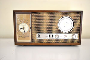 Bluetooth Ready To Go - Early Sixties Wood General Electric Model C580A AM/FM Vacuum Tube Radio Sounds Great! Excellent Condition!
