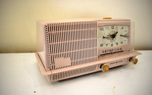 画像をギャラリービューアに読み込む, パウダー ピンク 1959-60 GE ゼネラル エレクトリック モデル C-422B AM ヴィンテージ ラジオ 素晴らしい状態です。