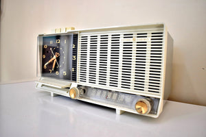 ウィンター グレー ホワイト 1960 GE ゼネラル エレクトリック モデル C-452B AM ヴィンテージ ラジオ エクセレント プラス コンディションは素晴らしいです。