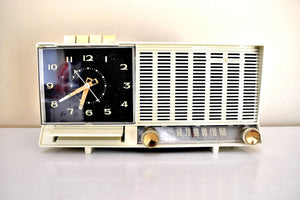 Winter Gray White 1960 GE General Electric Model C-452B AM Vintage Radio Excellent Plus Condition Sounds Terrtific!