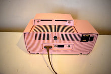 画像をギャラリービューアに読み込む, Bluetooth すぐに使える-プリンセス ピンク 1959 GE ゼネラル・エレクトリック モデル 913D AM 真空管時計 ラジオ サウンド 大好評モデル！