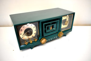 Kelly Green Mid Century 1955 Zenith Model R519FAM Vacuum Tube Radio Sleek and Sounds Great! Excellent Condition!