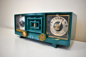 Kelly Green Mid Century 1955 Zenith Model R519FAM Vacuum Tube Radio Sleek and Sounds Great! Excellent Condition!