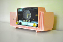 Charger l&#39;image dans la galerie, Princess Pink Mid Century 1957 General Electric Model 913D Vacuum Tube AM Clock Radio Beauty Sounds Fantastic!
