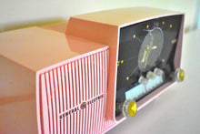 Charger l&#39;image dans la galerie, Princess Pink Mid Century 1957 General Electric Model 913D Vacuum Tube AM Clock Radio Beauty Sounds Fantastic!