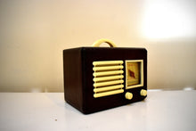 Load image into Gallery viewer, Genuine Leatherette 1946 General Television Model 1A5 Vacuum Tube AM Radio Works Great!