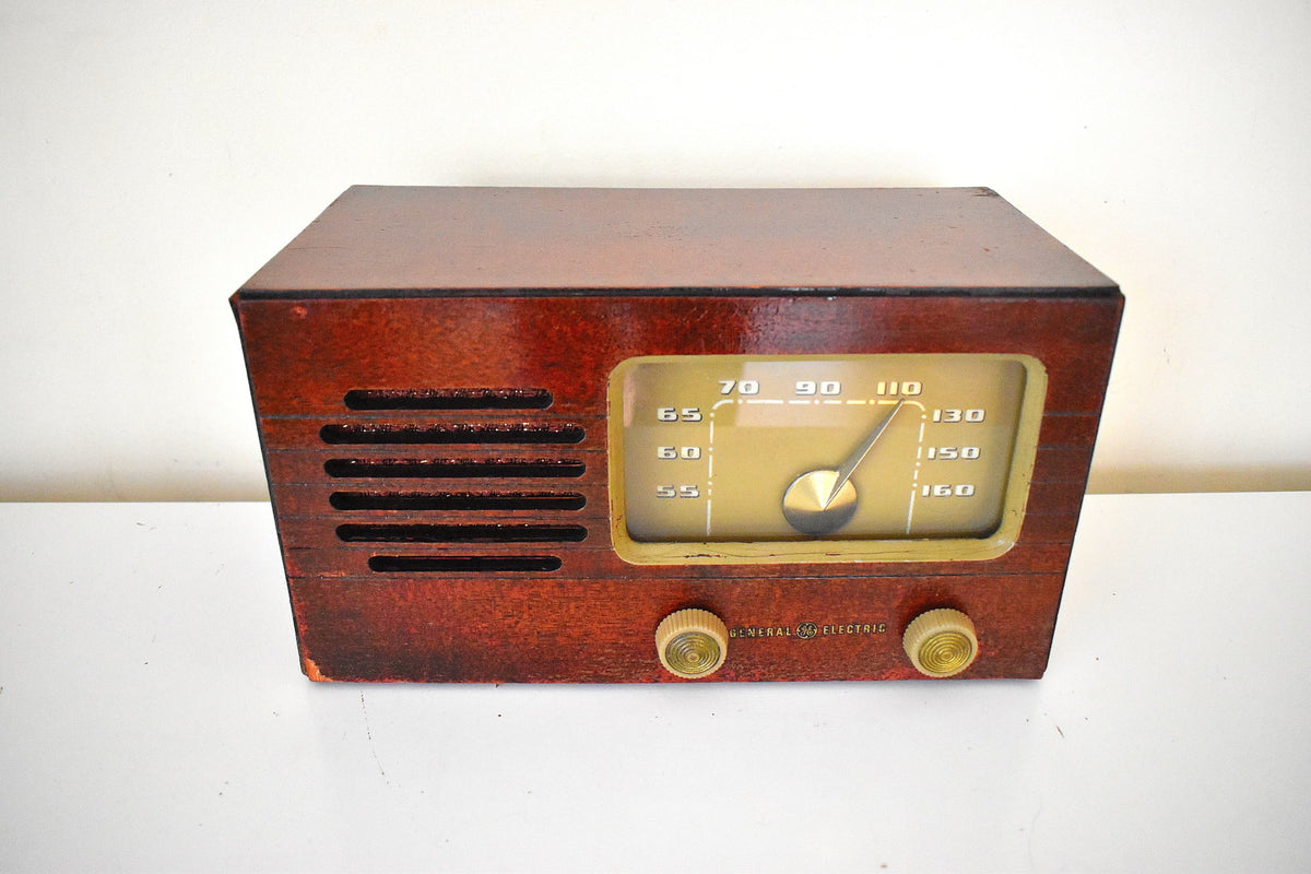 Cedarwood 1951 General Electric Model 430 Vacuum Tube AM Radio Excelle ...