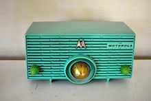 Charger l&#39;image dans la galerie, Aquamarine Turquoise 1957 Motorola Model 56H Vintage Vacuum Tube AM Radio Iconic Turbine Design!